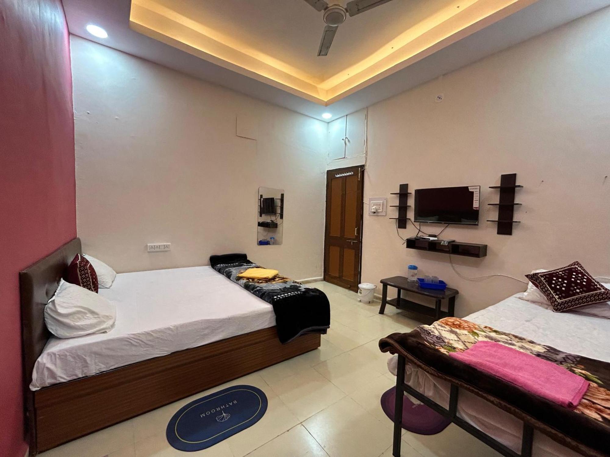 Aashirwad Residency Bed & Breakfast Ujjain Room photo